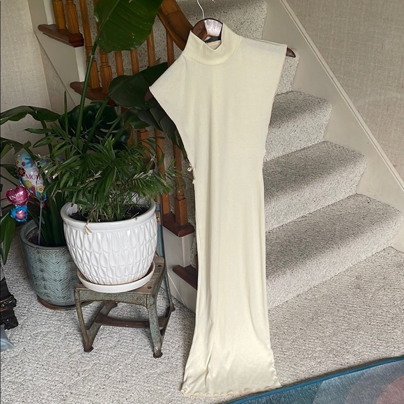 PrettyLittleThing Ribbed Pale Yellow Maxi Dress - Picture 2 of 12